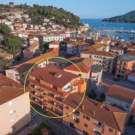 Hotel Due Torri Porto Azzurro Exterior photo