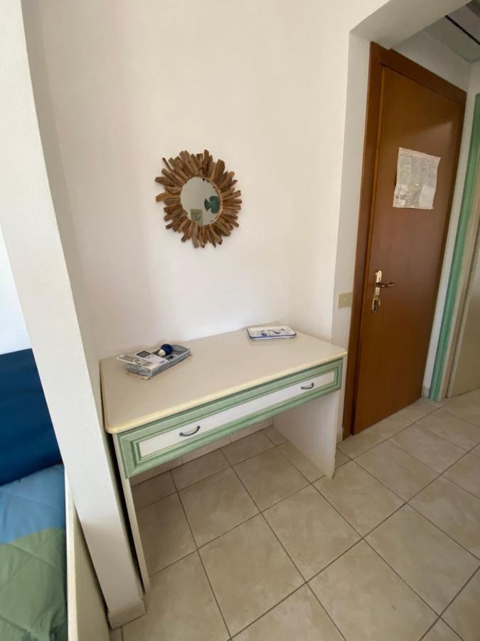 Hotel Due Torri Porto Azzurro Exterior photo