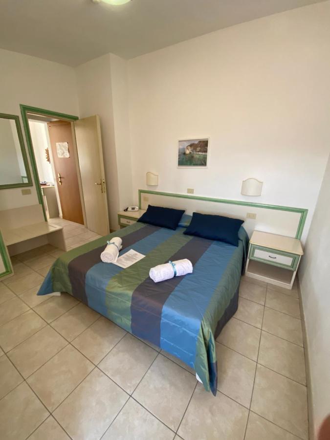 Hotel Due Torri Porto Azzurro Exterior photo