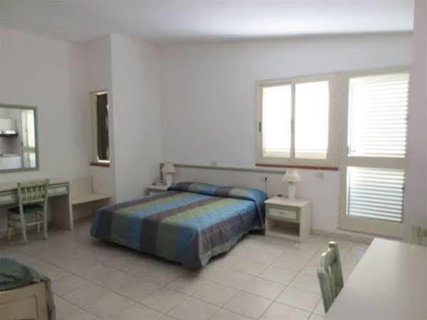 Hotel Due Torri Porto Azzurro Exterior photo