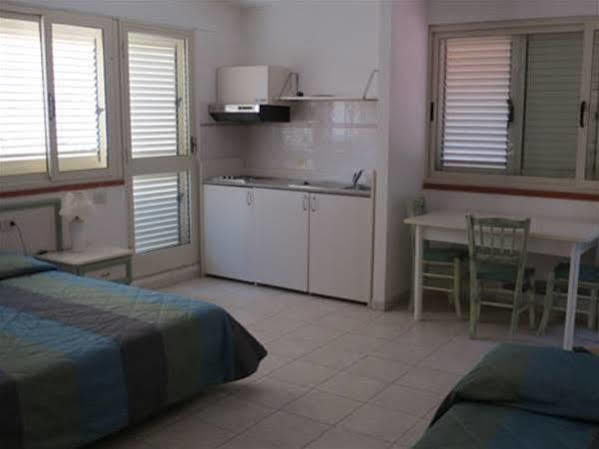 Hotel Due Torri Porto Azzurro Exterior photo