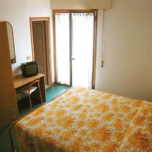 Hotel Due Torri Porto Azzurro Exterior photo