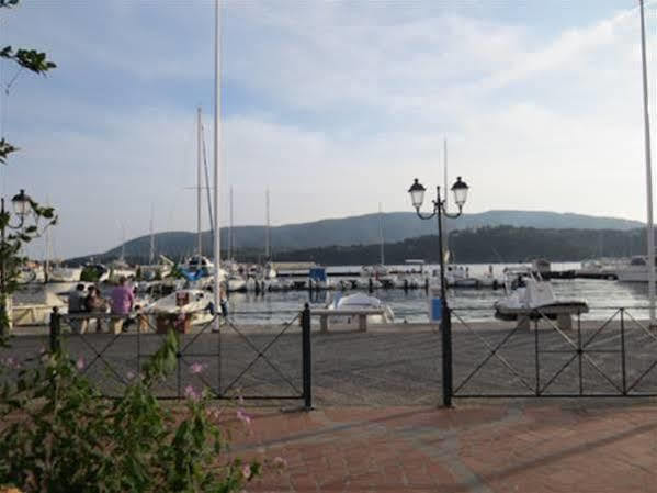 Hotel Due Torri Porto Azzurro Exterior photo