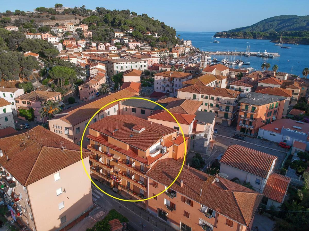 Hotel Due Torri Porto Azzurro Exterior photo