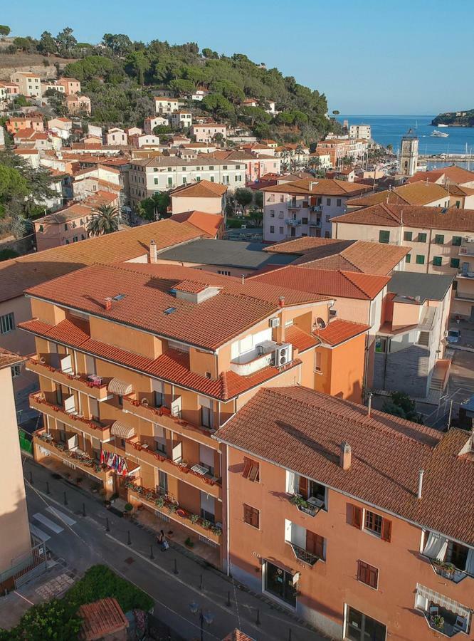 Hotel Due Torri Porto Azzurro Exterior photo